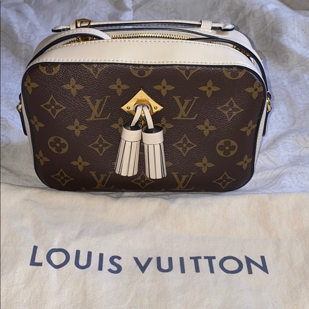 LOUIS VUITTON SAINTONGE CROSSBODY BAG